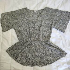 Women's Black and Cream Patterned Top XS W/Cinched Elastic Waist & Button Detail